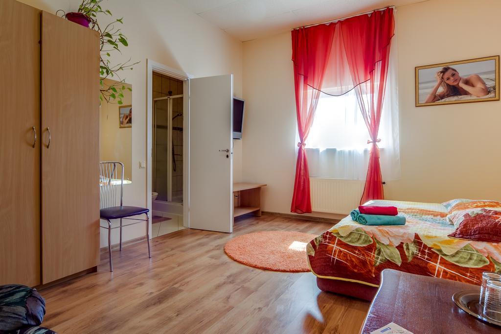 Hotel Hapi à Jūrkalne Extérieur photo